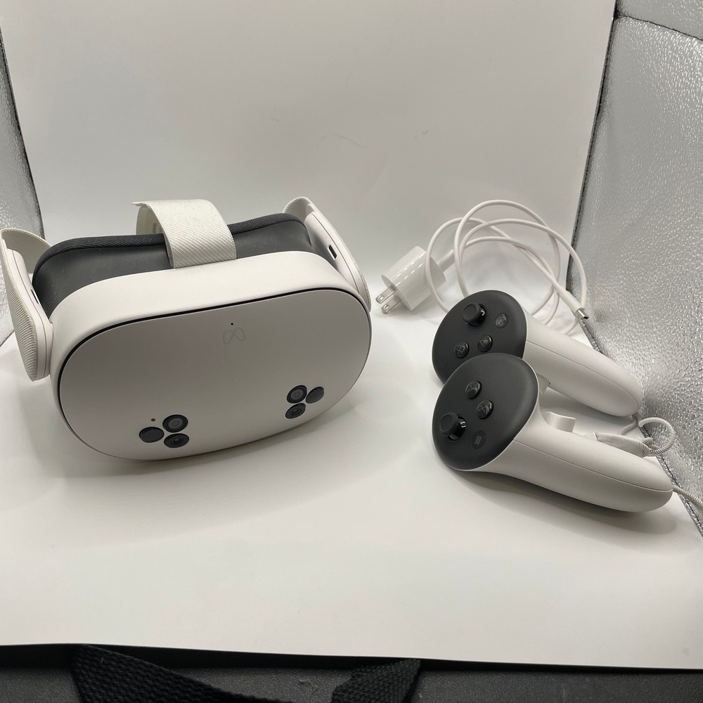 Meta Quest 3s All-In-One VR Headset White with Controllers and Charger